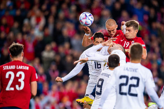 Sasa Lukic of Serbia against Leo Skiri Østigård and