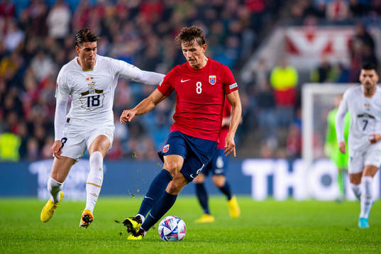 Dusan Vlahovic of Serbia and Sander Berge of Norway