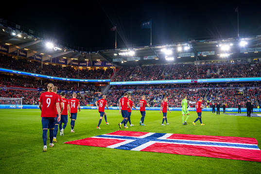 Erling Braut Haaland and players of Norway enter the pitch