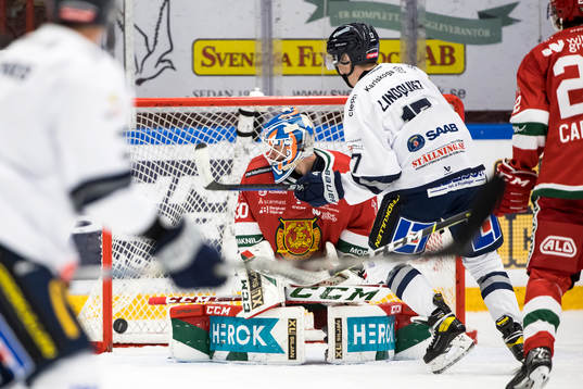 1-2 mål bakom Moras målvakt Kari Piiroinen av Karlskogas