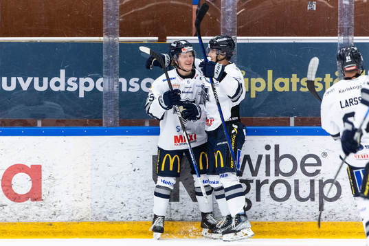 Karlskogas Åke Stakkestad jublar