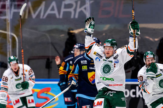 Kristianstads Dennis Svensson jublar