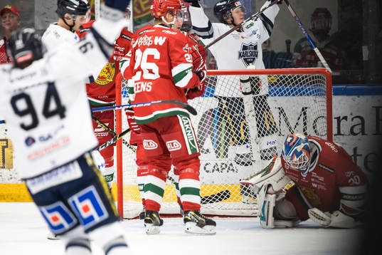Moras målvakt Kari Piiroinen deppar