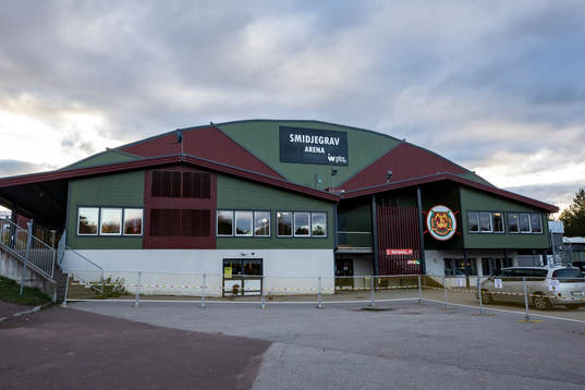 Smidjegrav Arena innan ishockeymatchen i Hockeyallsvenskan