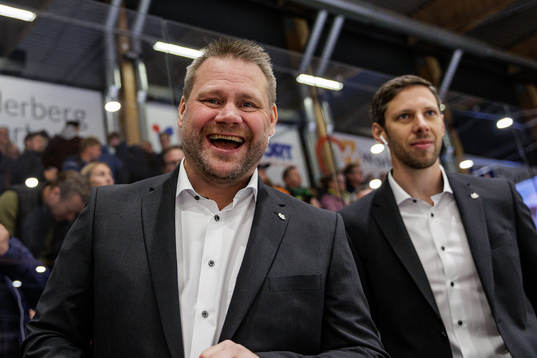 Östersunds tränare Kjell-Åke Andersson jublar