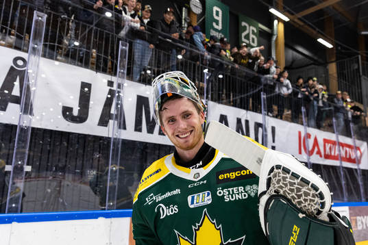 Östersunds Isak Mantler jublar