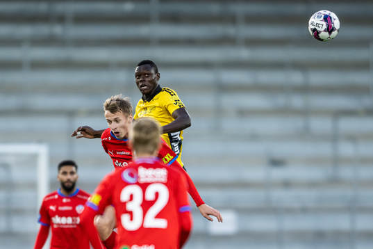 Elfsborgs Timothy Noor Ouma och Helsingborgs Lukas Kjellnäs