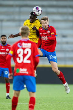 Elfsborgs Timothy Noor Ouma och Helsingborgs Lukas Kjellnäs