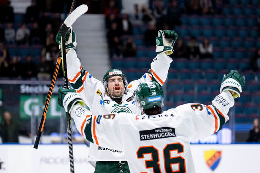 Kristianstads Robin Carlsson jublar