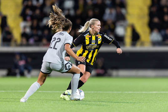 Lieke Martens of Paris and Josefine Rybrink of Häcken