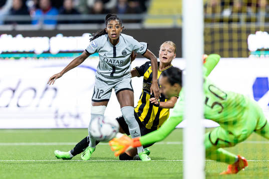 Stine Larsen of Häcken and Ashley Lawrence and goalkeeper