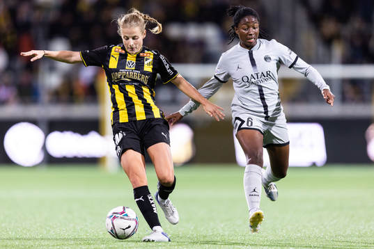 Anna Anvegård of Häcken and Oriane Jean-Francois of Paris