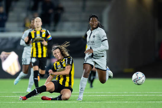 Pauline Hammarlund of Häcken and Oriane Jean-Francois of