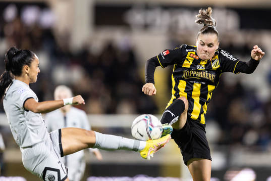 Sakina Karchaoui of Paris and Hanna Wijk of Häcken