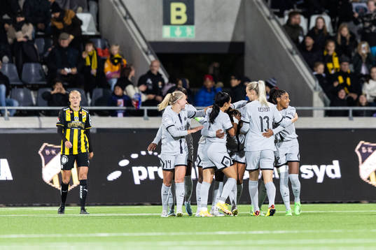 Lieke Martens of Paris celebrates with teammates