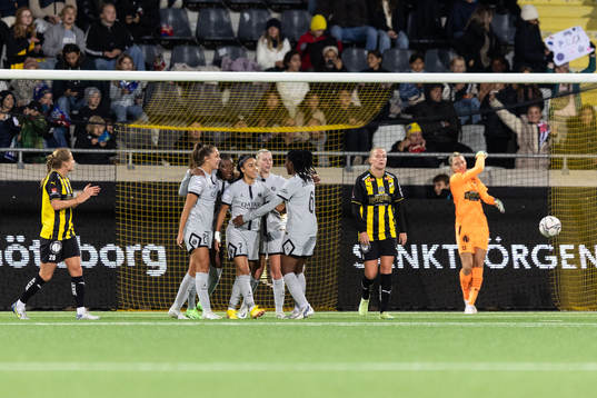 Kadidiatou Diani of Paris celebrates