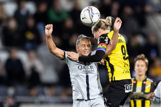 Lieke Martens of Paris and Filippa Curmark of Häcken
