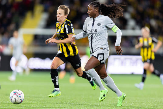 Aivi Luik of Häcken and Kadidiatou Diani of Paris Saint