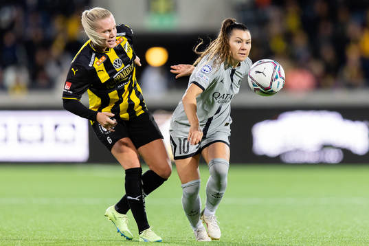 Josefine Rybrink of Häcken and Ramona Bachman of Paris