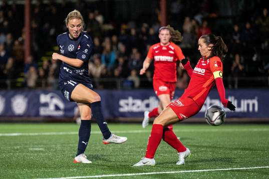 Mimmi Larsson of FC Rosengård scores 2-0 behind Tuva