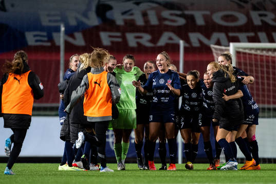 Players of FC Rosengård with Karin Lundin (c) celebrate