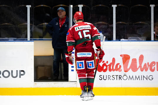 Modos Filip Svenningsson utvisas