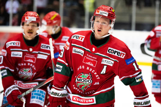 Modos Erik Karlsson jublar