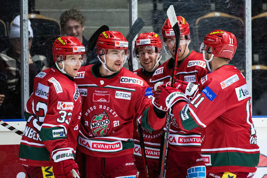 Modos Adam Pettersson jublar