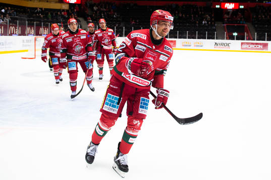 Modos Adam Pettersson jublar