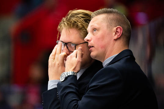 Almtunas tränare Robert Kimby och assisterande tränare