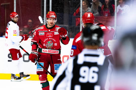 Modos Adam Pettersson jublar
