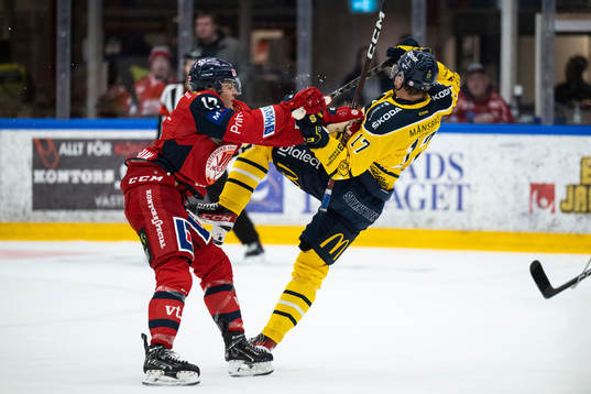 Västerviks Grayson Pawlenchuk och Södertäljes Johan