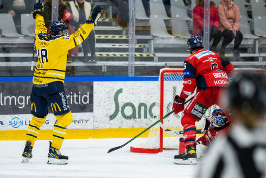 Södertäljes Linus Videll jublar