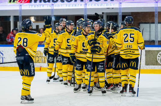 Södertäljes spelare jublar