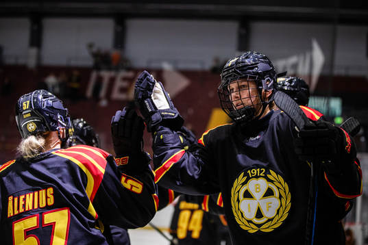 Brynäs Savine Wielenga jublar