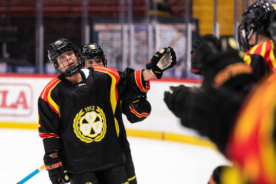 Brynäs Mina Waxin jublar
