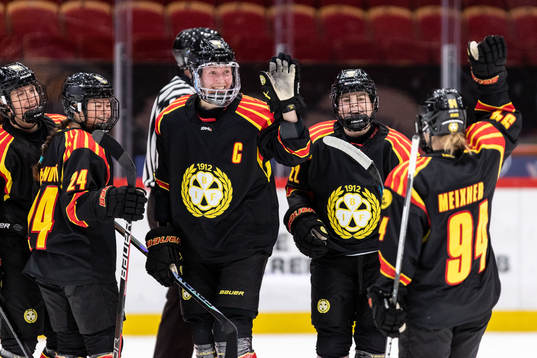 Brynäs Rosa Lindstedt jublar