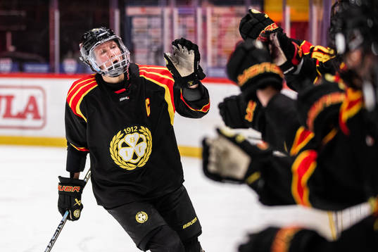 Brynäs Rosa Lindstedt jublar