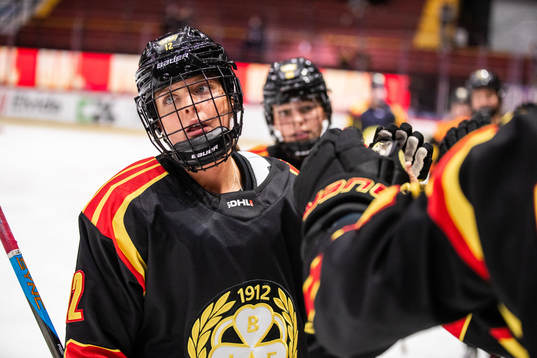Brynäs Mina Waxin jublar