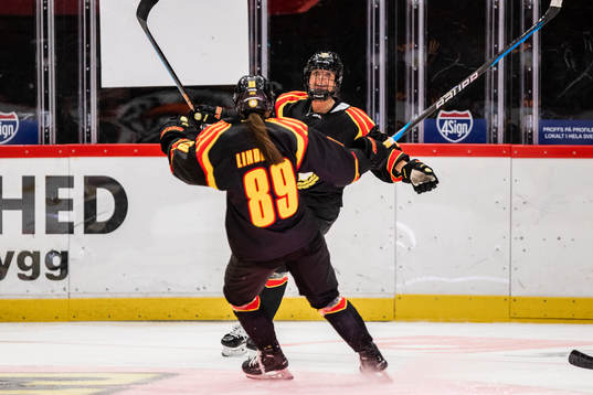 Brynäs Mina Waxin jublar