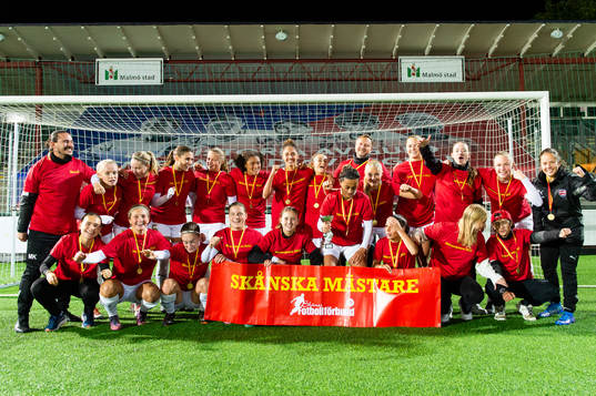 Rosengårds spelare jublar