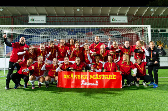 Bläddra bland fler bilder av Fotboll, Distriktsmästerskap, Final, FC Rosengård 1917 - Malmö FF