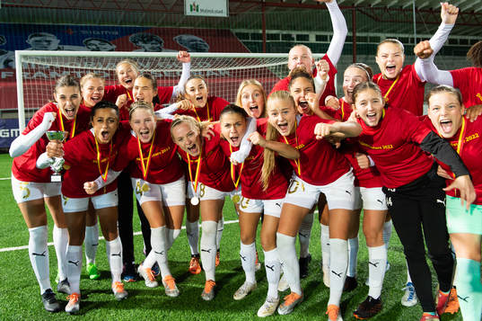 Rosengårds spelare jublar