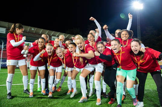 Rosengårds spelare jublar