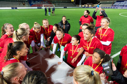 Rosengårds spelare jublar
