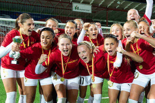 Rosengårds spelare jublar