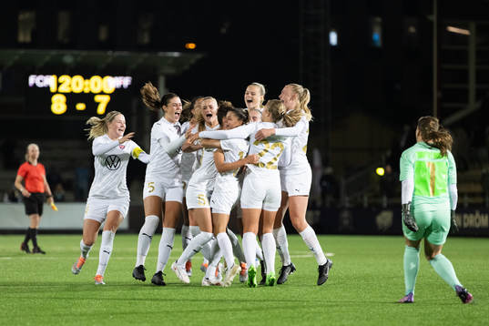 Rosengårds spelare jublar