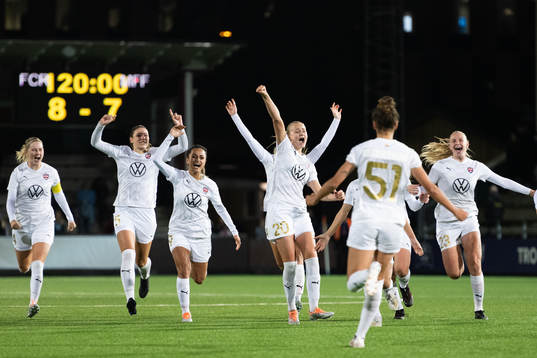 Rosengårds spelare jublar