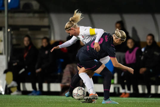 Rosengårds Safa Hagman och Malmö FFs Rebecka Holm