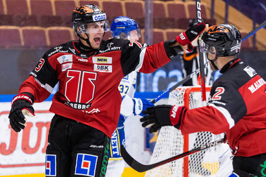 Örebros Oliver Eklind jublar